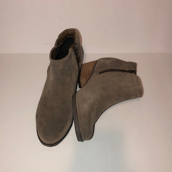 Blondo Waterproof Suede Leather Bootie Grayish/Tan - Picture 6 of 10